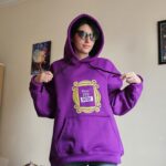هودی بنفش با قاب زرد